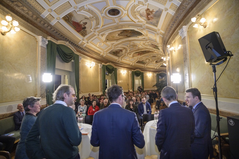 Entretiens de la salle des pas perdus